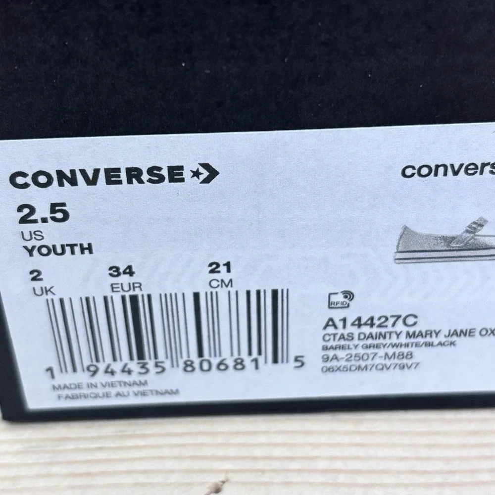 Converse Chuck Taylor All Star Youth Size 2.5 Grey/Silver  Dainty Mary Jane Ox
